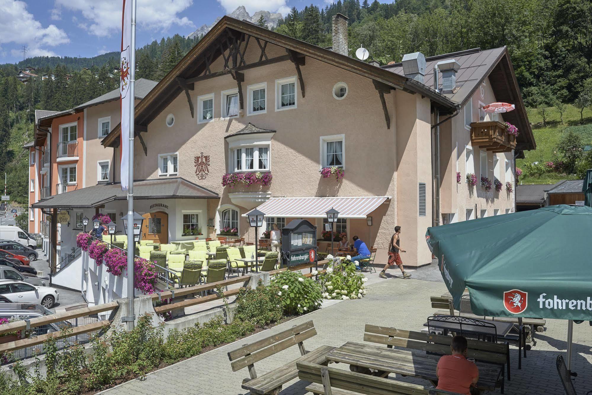 Posthotel Strengen Am Arlberg Kültér fotó